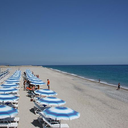 Club Esse Aquilia Beach Village Badolato Marina Dış mekan fotoğraf