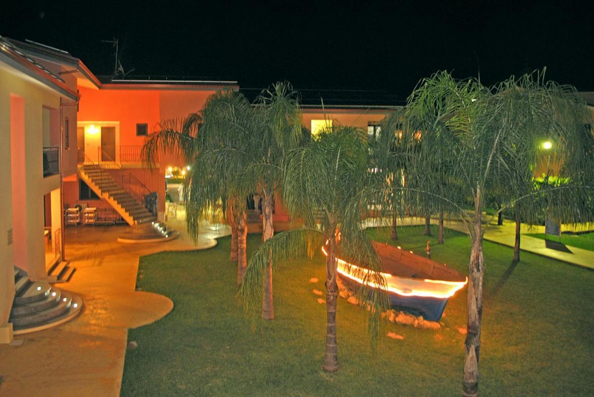 Club Esse Aquilia Beach Village Badolato Marina Dış mekan fotoğraf