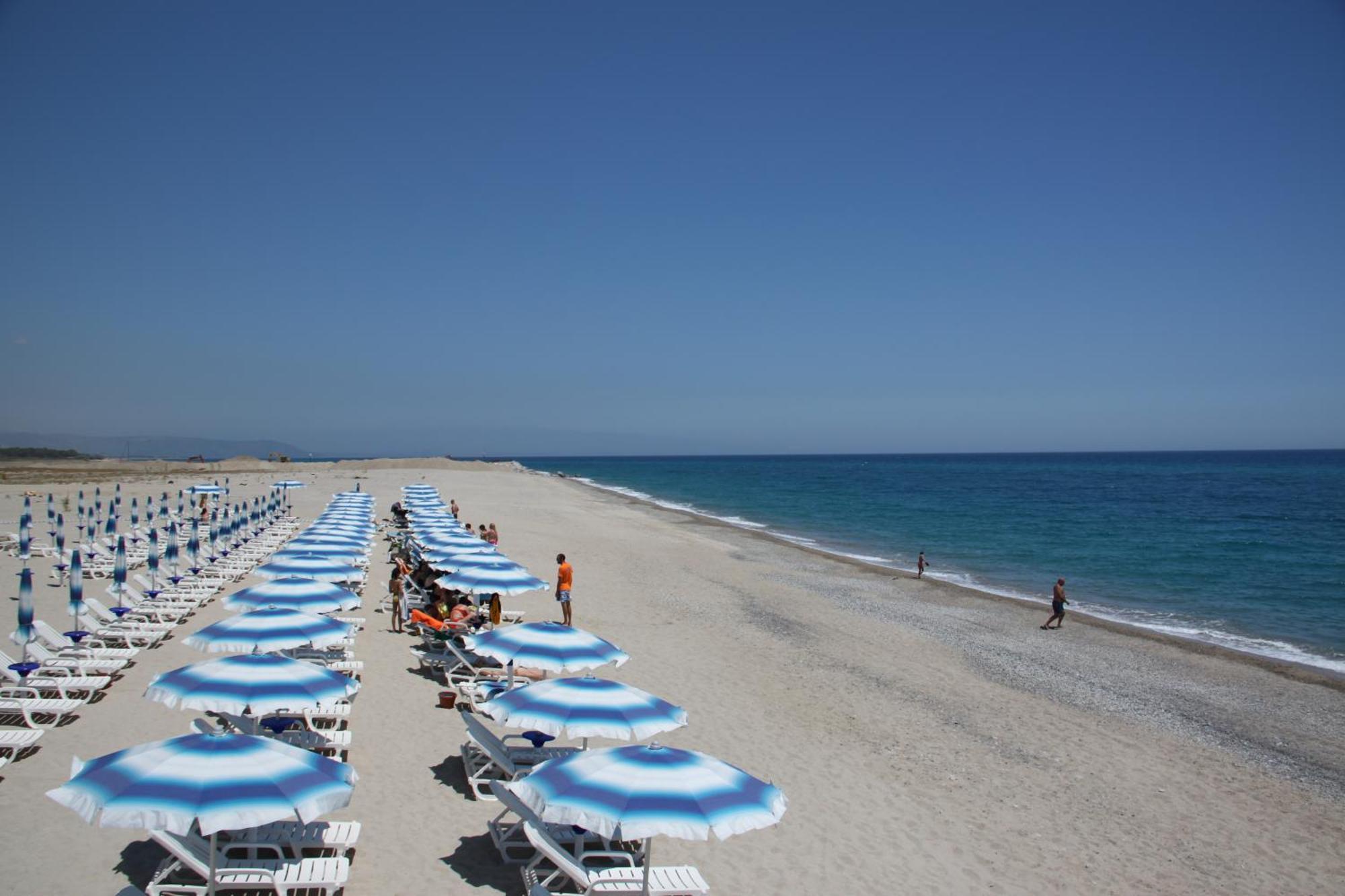 Club Esse Aquilia Beach Village Badolato Marina Dış mekan fotoğraf