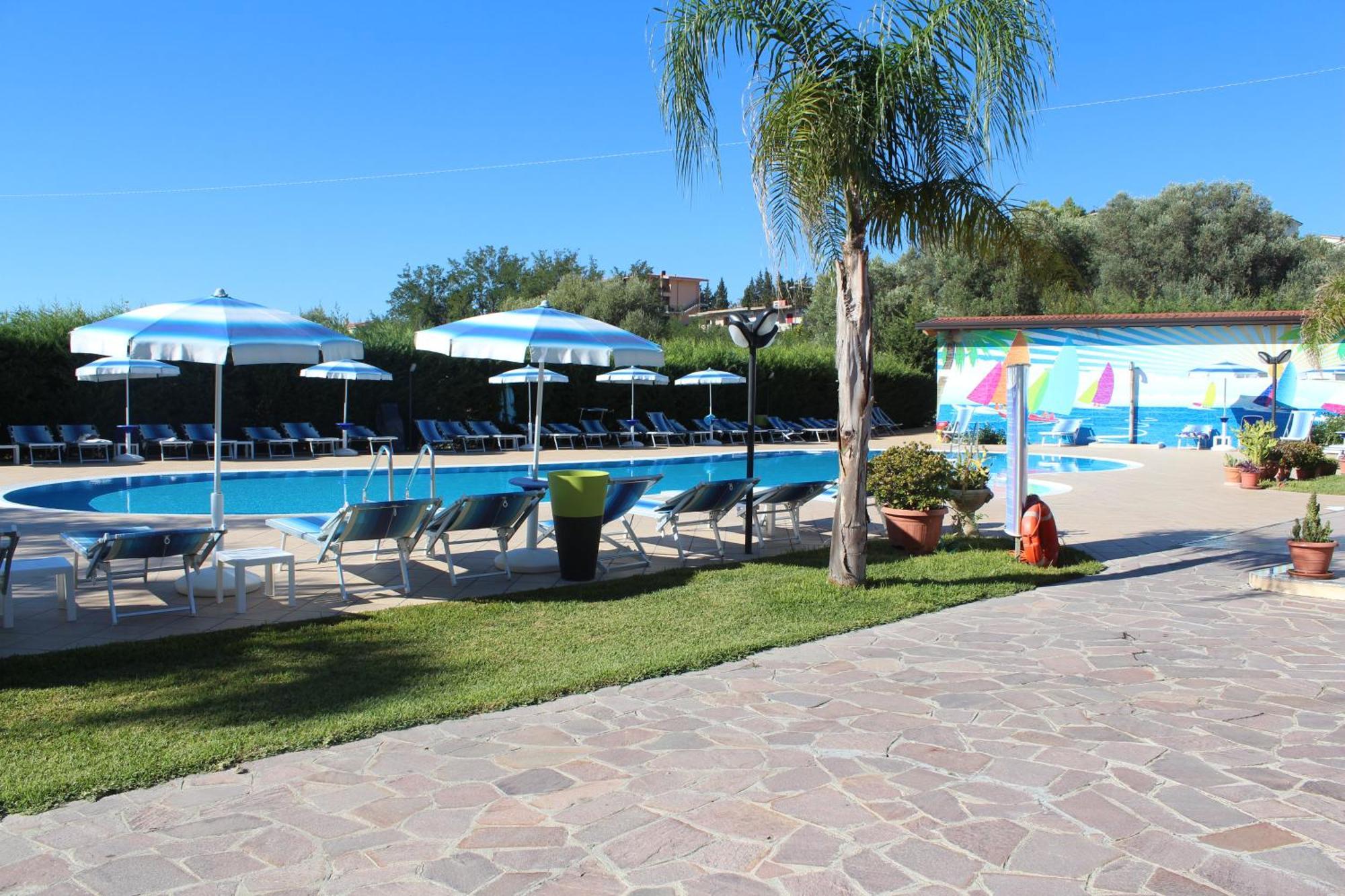 Club Esse Aquilia Beach Village Badolato Marina Dış mekan fotoğraf