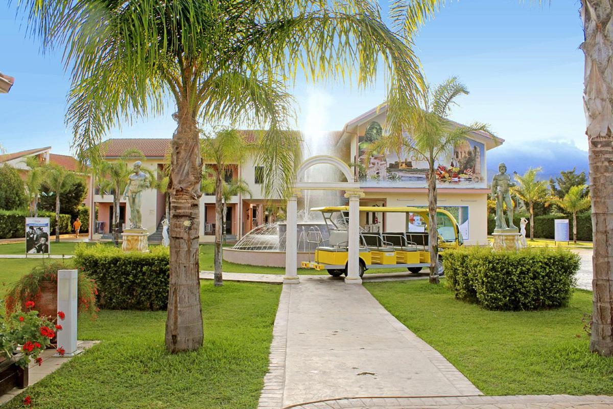 Club Esse Aquilia Beach Village Badolato Marina Dış mekan fotoğraf