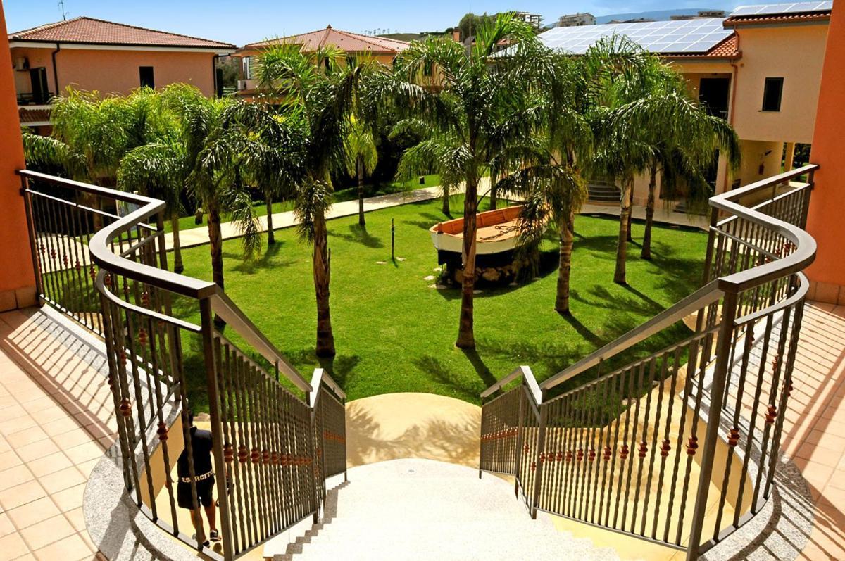 Club Esse Aquilia Beach Village Badolato Marina Dış mekan fotoğraf